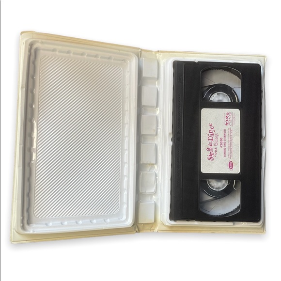 Sing & Dance with Barney VHS - Picture 3 of 4